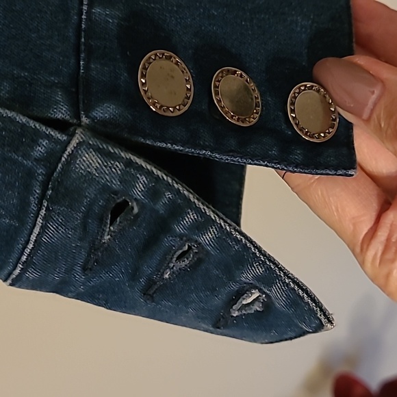 HAGGAR blue jean jacket, dark wash, semi fitted, embroiderd details, 8 - Picture 10 of 13